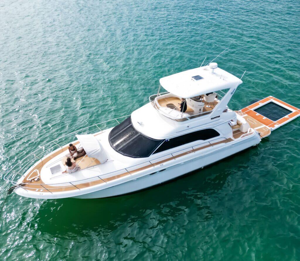 Archemist, a 52 ft Sea Ray 52 Flybridge on the water in Miami