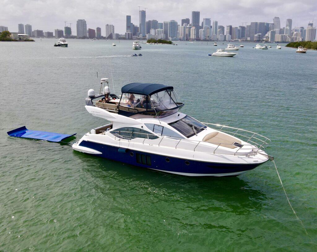 Luna, a 50 ft Azimut 50 Flybridge on the water in Miami