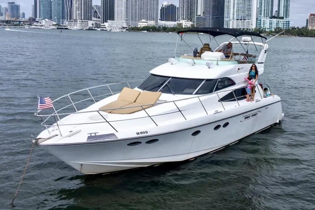 Palermo, a 52 ft Dyna 52 Flybridge on the water in Miami