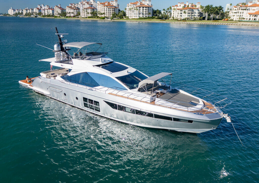 S7, a 72 ft Azimut 72 on the water in Miami