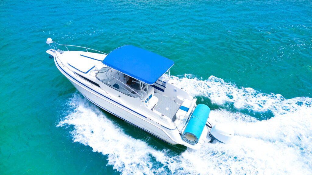 Wellcraft 30, a 30 ft Wellcraft 30 on the water in Miami